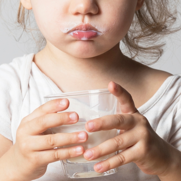 Γάλα και Γιαούρτι: Θρεπτικά Στοιχεία και Οφέλη για την Υγεία των Παιδιών