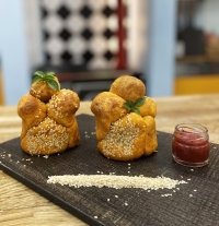Bombolone με τομάτα, φέτα και βασιλικό