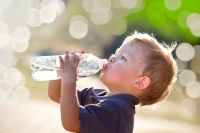 5 tips για να συνηθίσεις να πίνεις περισσότερο νερό μέσα στη μέρα