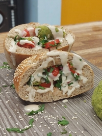 &Lambda;&alpha;&gamma;ά&nu;&alpha; &mu;&epsilon; falafel