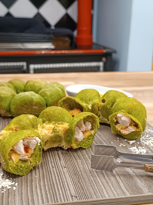 Πράσινο ισπανικό στεφάνι γεμιστό με κοτόπουλο